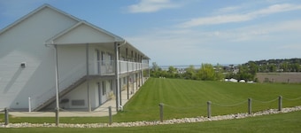 Coho Motel and Suites