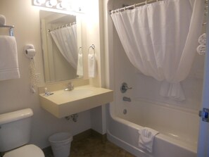 Hair dryer, towels - Coho Motel and Suites (Kewaunee)