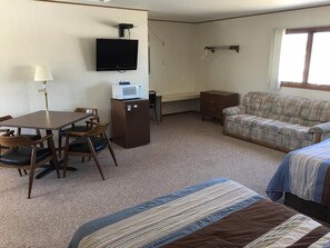 Iron/ironing board, free WiFi, bed sheets