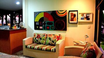 Coin salon dans le hall