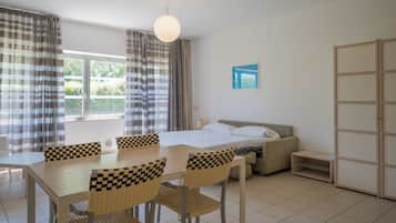 Superior Studio | Individually furnished, bed sheets