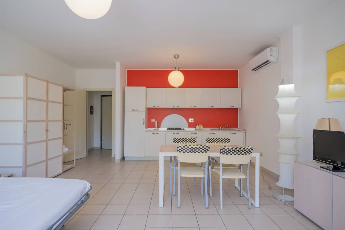 1 bedroom, individually furnished, bed sheets