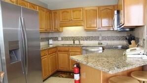 Private kitchen - Phoenix VII by Sugar Sands Realty (Orange Beach)