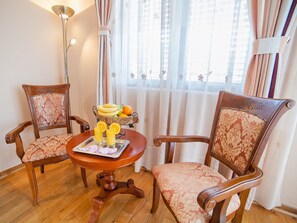 Doppel- oder Zweibettzimmer, Balkon, Meerblick | Hochwertige Bettwaren, Zimmersafe, Schreibtisch, kostenlose Babybetten