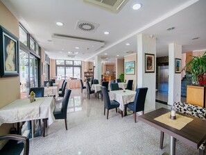 Breakfast and dinner served, Regional cuisine