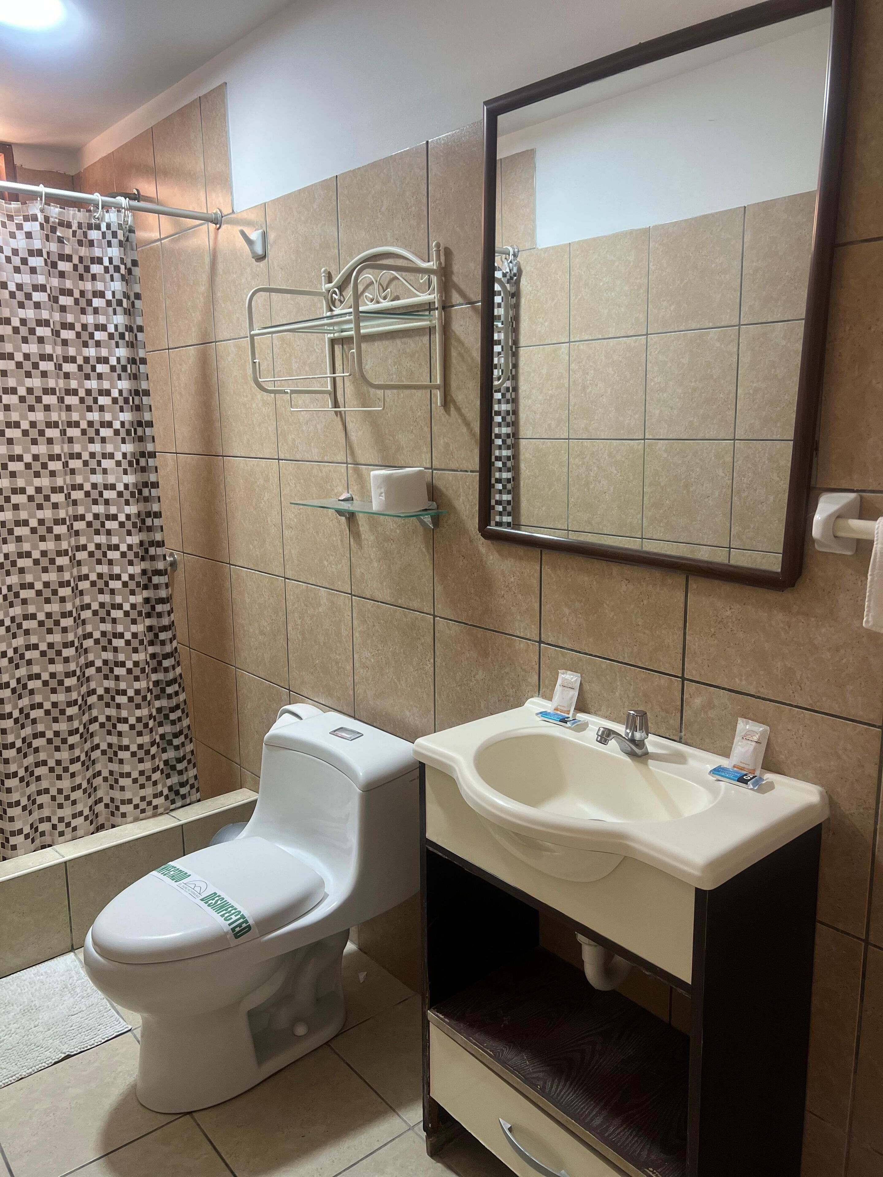 standard twin room | bathroom | shower, free toiletries, towels