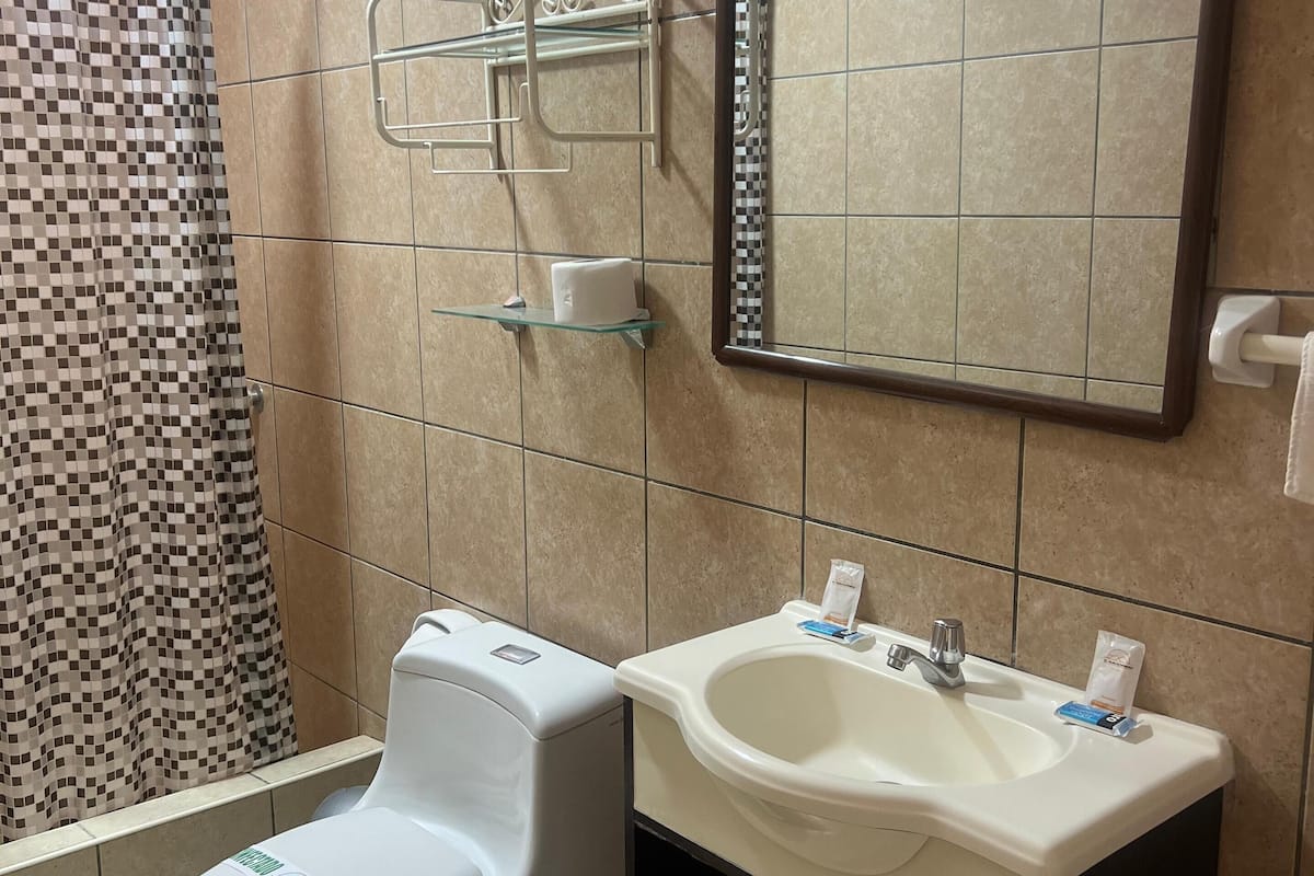 standard twin room | bathroom | shower, free toiletries, towels