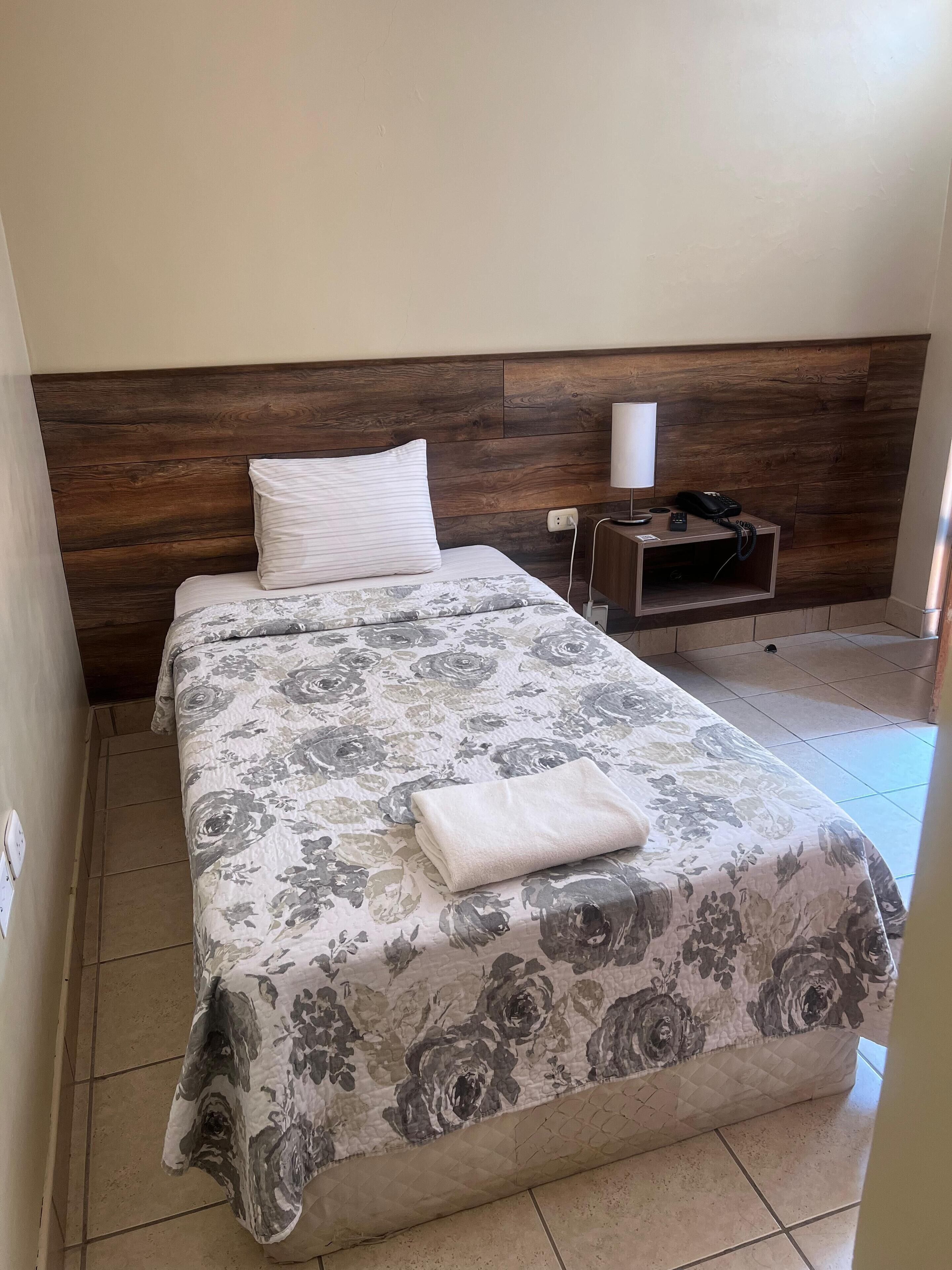 standard single room | in-room safe, free wifi, bed sheets