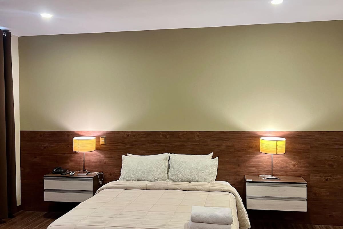 Habitación doble junior | Caja de seguridad en la habitación, wifi gratis y ropa de cama
