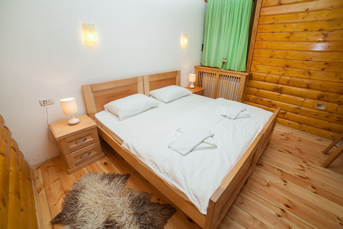 Tweepersoonskamer, 1 tweepersoonsbed | 1 slaapkamer, luxe beddengoed, een minibar, een kluis op de kamer