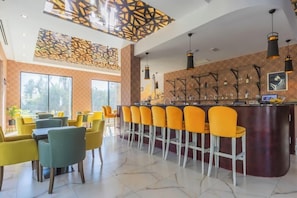 Bar (trong khuôn viên)