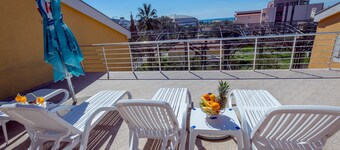 Hotel Pharos