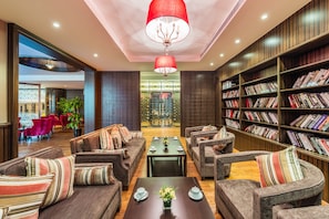 3 bars/lounges, wine bar