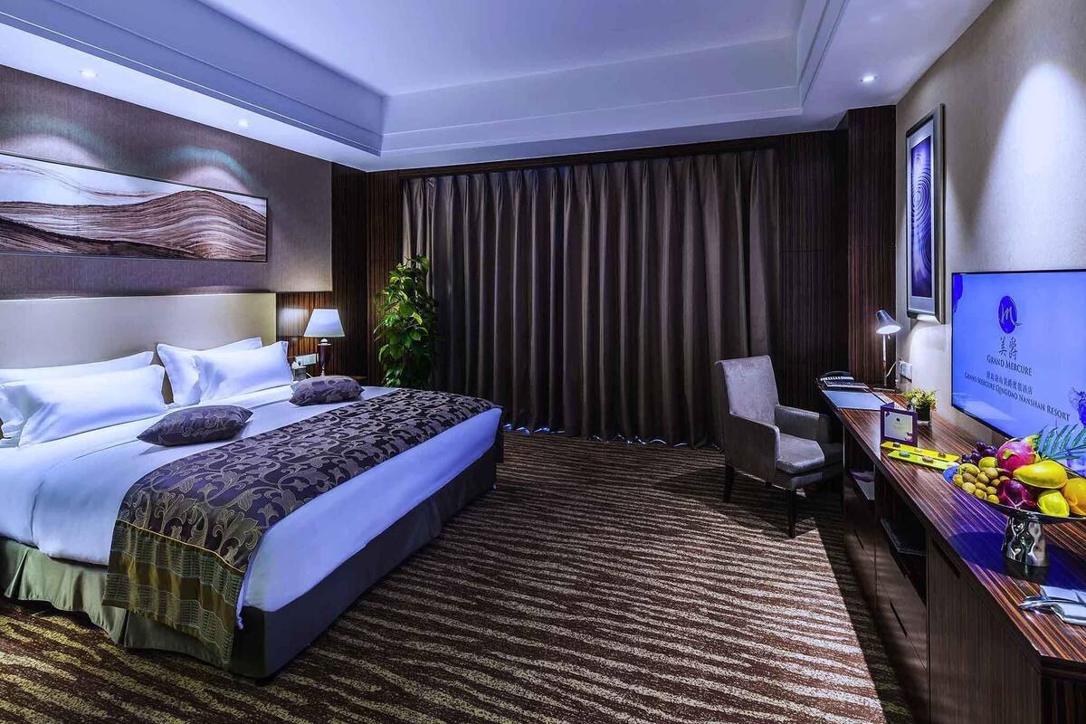 高級寢具、迷你吧、房內夾萬、書桌