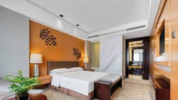 Minibar, in-room safe, alarm clocks