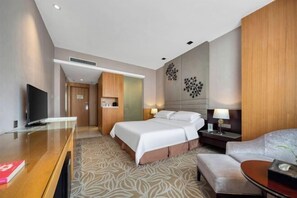 Minibar, caja de seguridad en la habitación y despertador