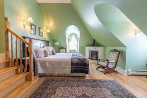 Luxury Room (located on the third floor)