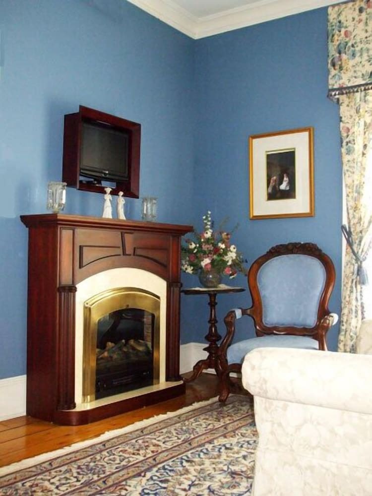 Fitzroy Hall by null