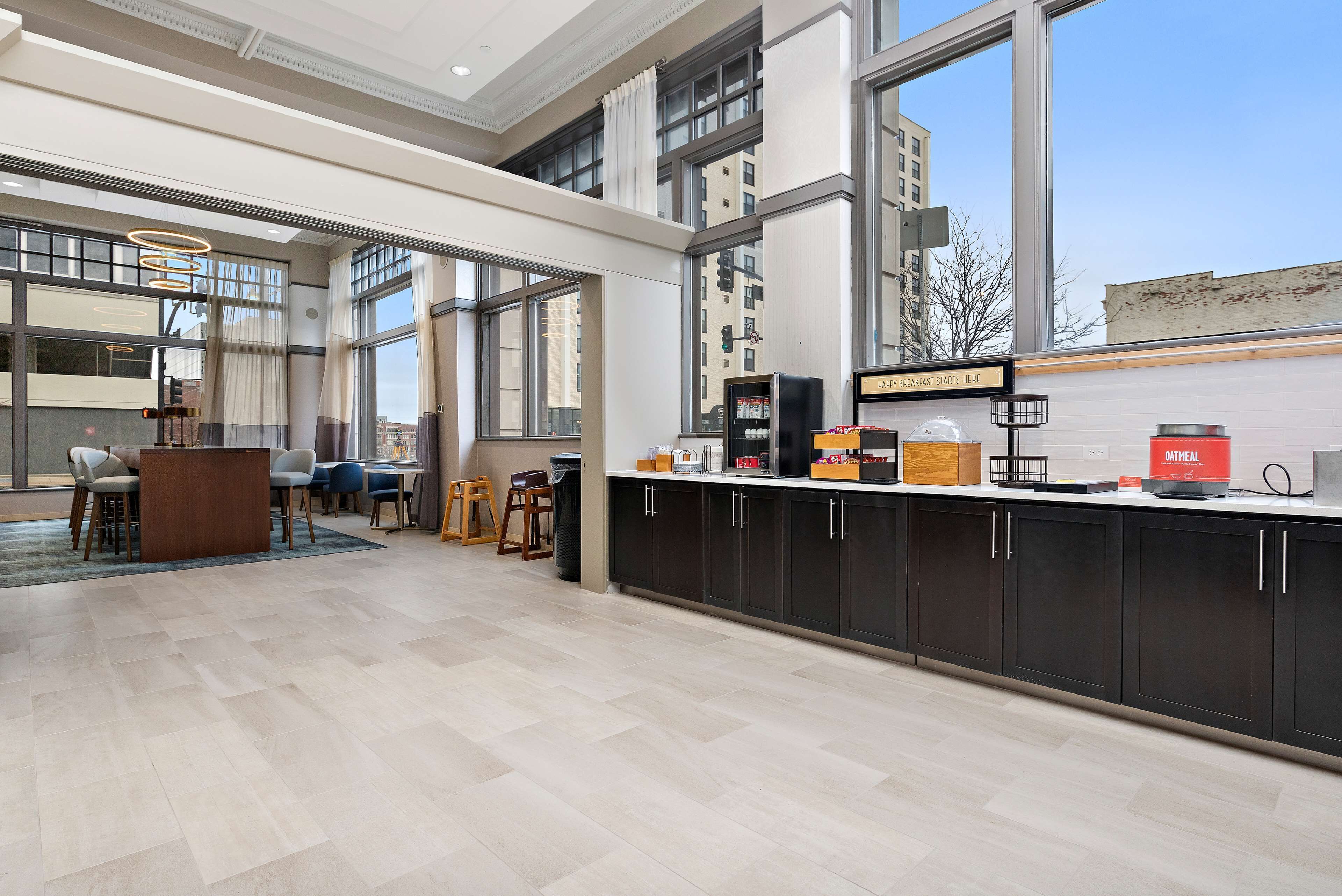 含每日吃到飽早餐