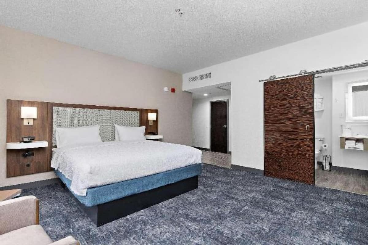 In-room safe, laptop workspace, blackout drapes, free WiFi