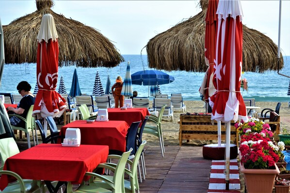 Private beach nearby, free beach shuttle, sun loungers, beach umbrellas