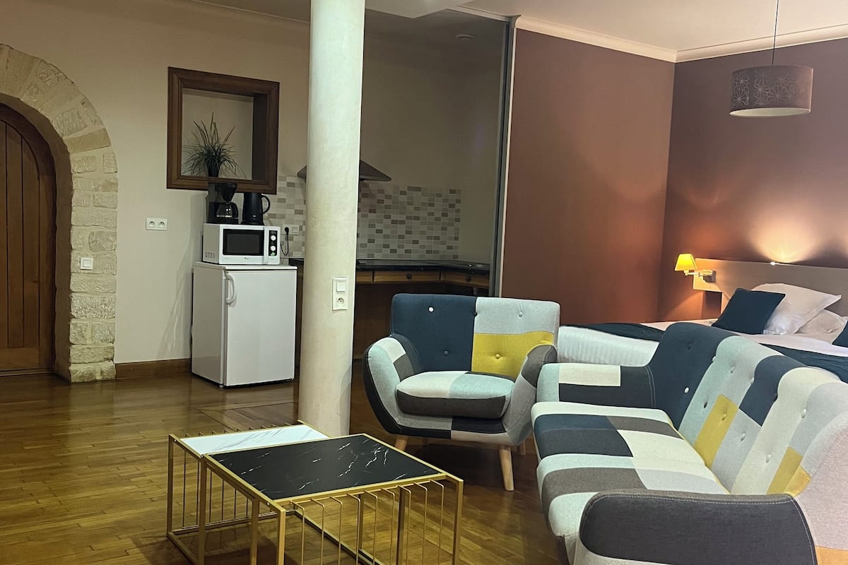 duplex, 2 bedrooms, accessible | private kitchen | mini-fridge