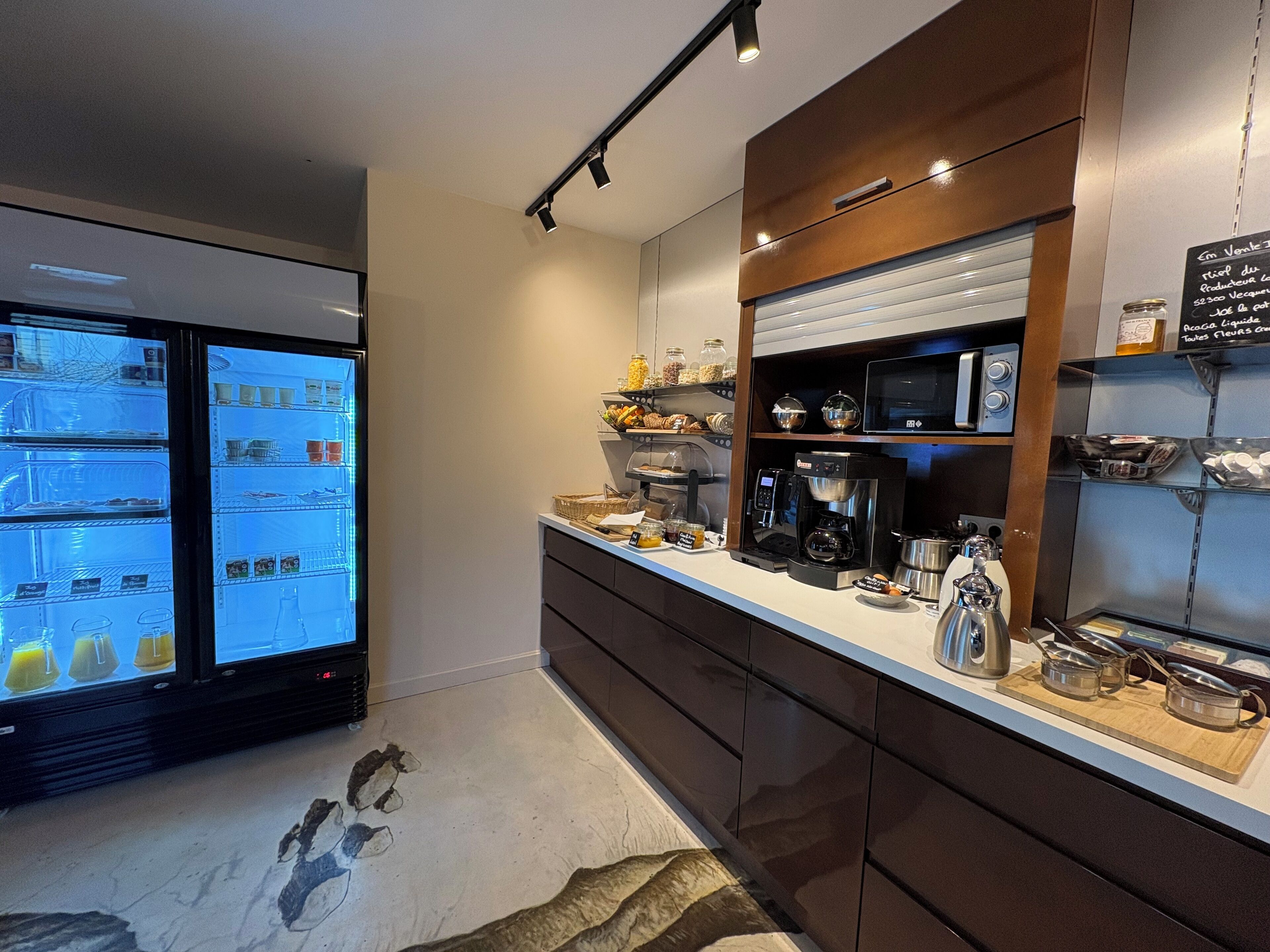 daily buffet breakfast (eur 16 per person)