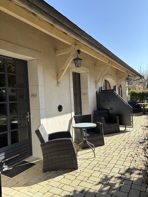 Double Room, Terrace | Individually decorated, individually furnished, desk, laptop workspace