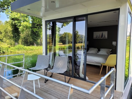 Quarto luxo | Individualmente decorados, individualmente mobiliados, escrivaninha. Hôtel de la Vinaigrerie