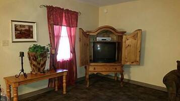 Two Bedroom Condo, 2 Bathrooms, Full sized Kitchen | Living room | LED TV