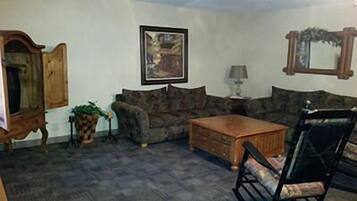 Two Bedroom Condo, 2 Bathrooms, Full sized Kitchen | Living area | LED TV