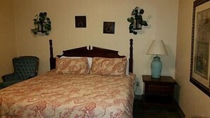 Two Bedroom Condo, 2 Bathrooms, Full sized Kitchen | Free WiFi, bed sheets - Taneycomo Lakefront Resort (Branson)