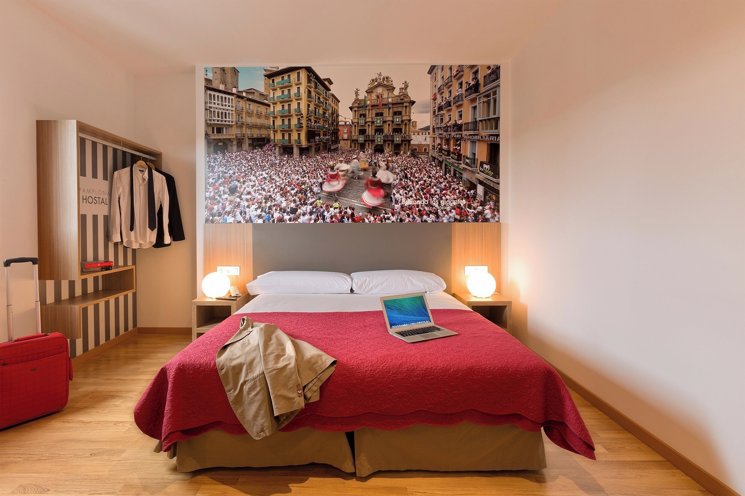 Premium bedding, desk, soundproofing, free WiFi