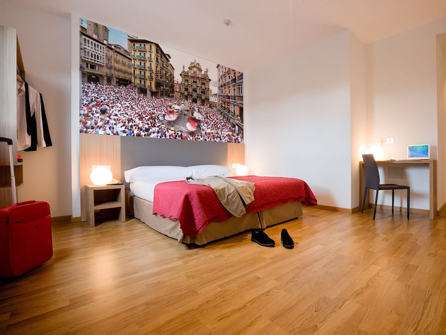 Double Room | Premium bedding, desk, soundproofing, free WiFi