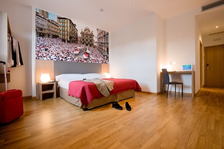 Quarto casal | Roupas de cama premium, escrivaninha, quartos Ć prova de som