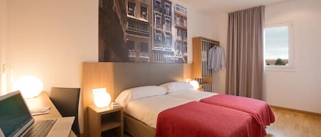 Chambre Double | Literie de qualité supérieure, bureau, chambres insonorisées