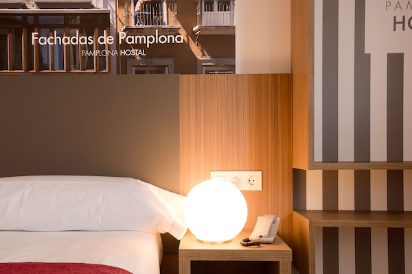 Ropa de cama de alta calidad, escritorio, insonorización y wifi gratis