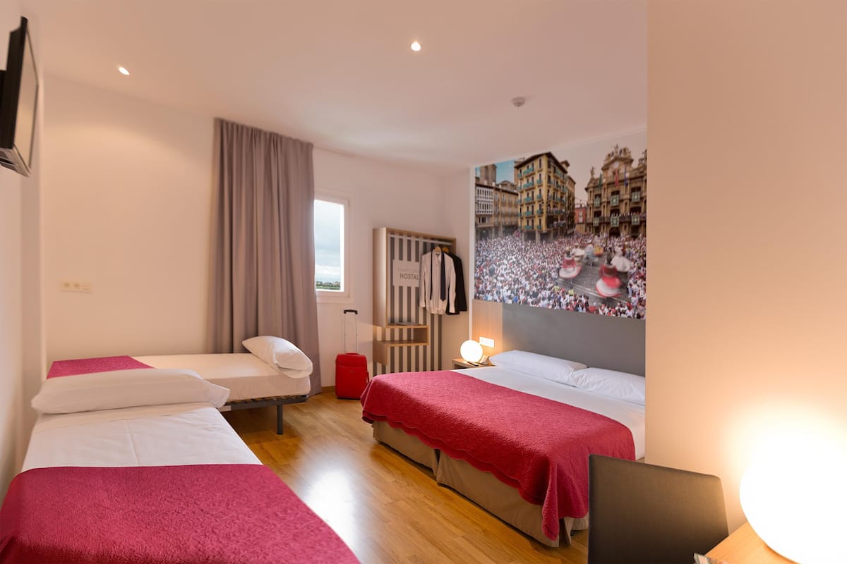 Luxe beddengoed, een bureau, geluiddichte muren, gratis wifi