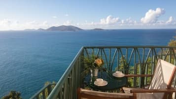 Comfort-sviitti, 1 makuuhuone, parveke, valtamerinäköala | Ilmainen Wi-Fi, vuodevaatteet