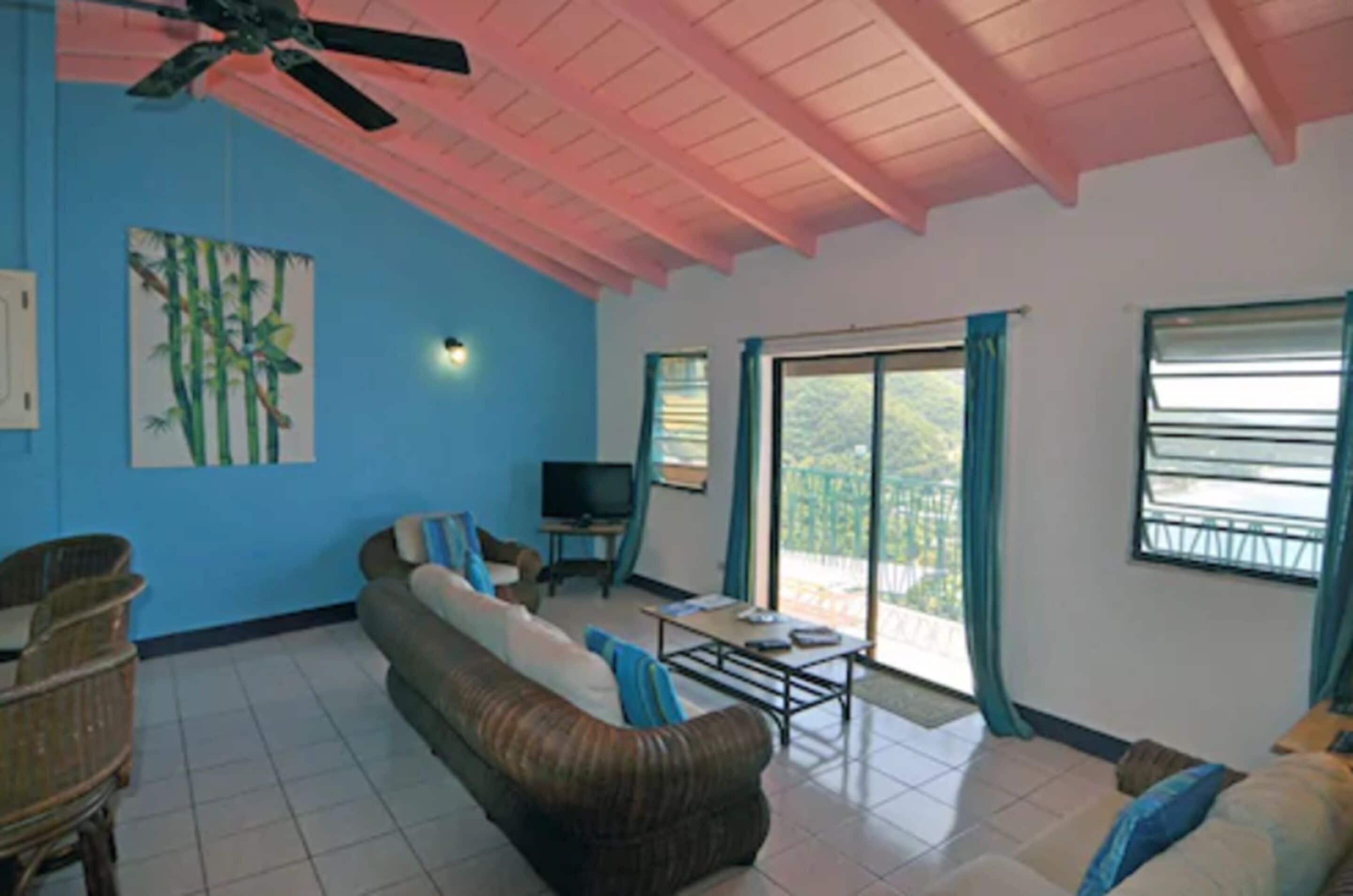 Suite, 2 dormitoris, balcó, vistes a l'oceà | Sala d'estar | Televisor 