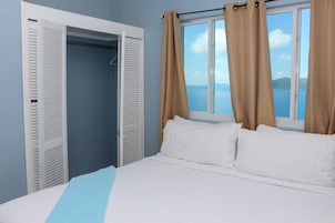 Suíte, 2 quartos, sacada, vista para o oceano | Wi-Fi de cortesia, roupa de cama