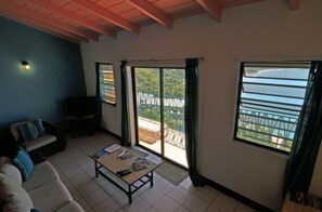 Suite, 2 Bedrooms, Balcony, Ocean View | Living area | TV