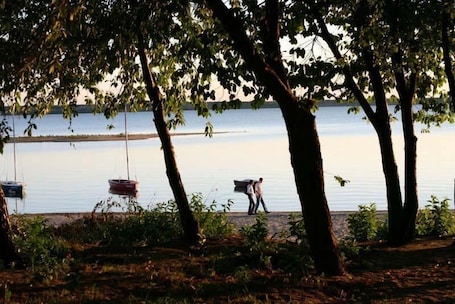 Lake. Hotel Zielony