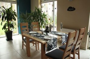 Breakfast, lunch, dinner served; international cuisine  - Hotel Zielony (Turawa)