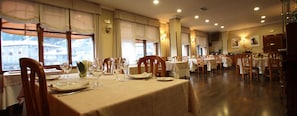 Se sirven desayunos, comidas y cenas 