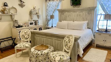 Premium bedding, in-room safe, individually decorated