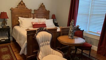 Premium bedding, in-room safe, individually decorated