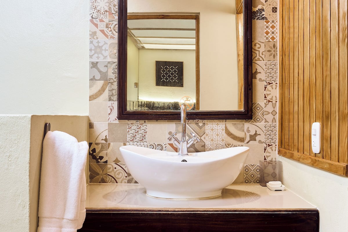 One Bedroom Villa | Bathroom | Shower, free toiletries, towels, shampoo