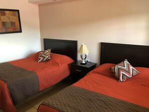 Blackout curtains, free WiFi, bed sheets - Hotel Los Valles (Bocoyna)