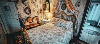 Historic Farnsworth House Inn